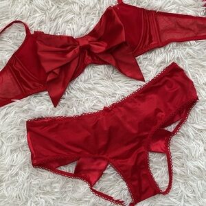 NWOT Victoria's Secret holiday Red Bow Satin Bra & panty set